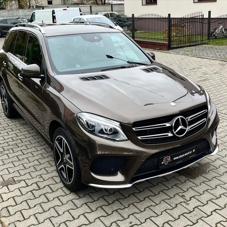 Brązowy Mercedes GLE po zabezpieczeniu lakieru w studiu